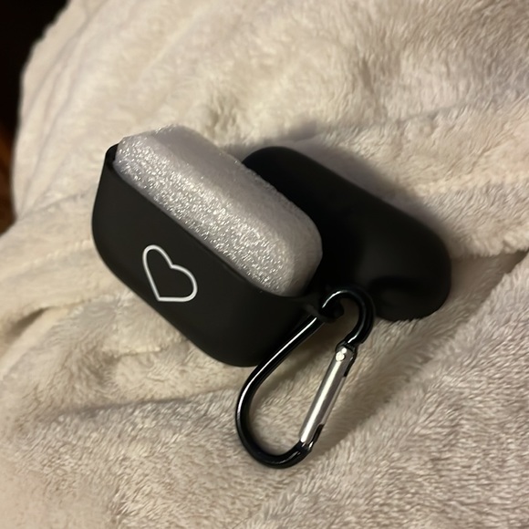 *NWT* AirPods case - Picture 5 of 6